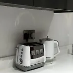Spacious 2Br Apartment With Balcony - Netflix, Youtube, Amazon Tv, Superfast Wifi - Just 10 Mins To Birmingham Centre, Bullring, Train, Coach Station And Birmingham Fc
