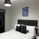 Spacious 2Br Apartment With Balcony - Netflix, Youtube, Amazon Tv, Superfast Wifi - Just 10 Mins To Birmingham Centre, Bullring, Train, Coach Station And Birmingham Fc