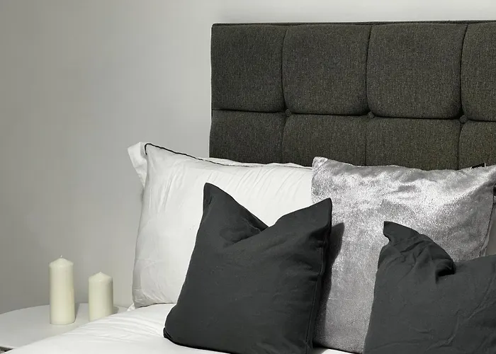 Spacious 2Br Apartment With Balcony - Netflix, Youtube, Amazon Tv, Superfast Wifi - Just 10 Mins To Birmingham Centre, Bullring, Train, Coach Station And Birmingham Fc