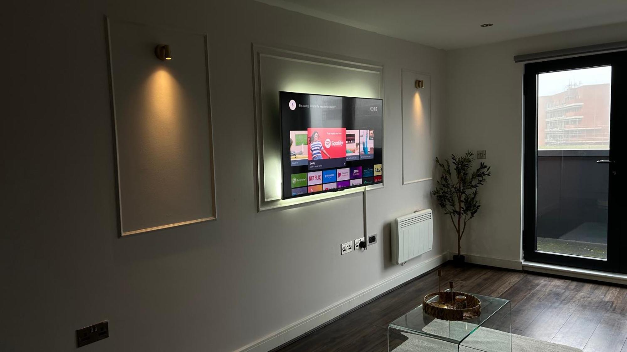 Apartment Spacious 2br With Balcony - Netflix, Youtube, Amazon Tv, Superfast Wifi - Just 10 Mins To Centre, Bullring, Train, Coach Station And Fc